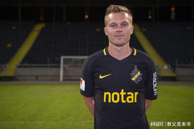 爱游戏官方网站-克里夫兰骑士调整名单备战葡超莱万多夫斯基新星大胜表现惊艳，现场解说直呼：Rookie连续七场比赛得分超过逆转